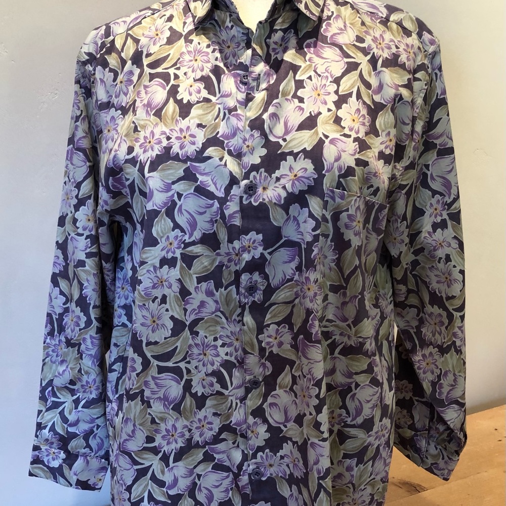 Forenza Blouse ~ Women’s Size Medium